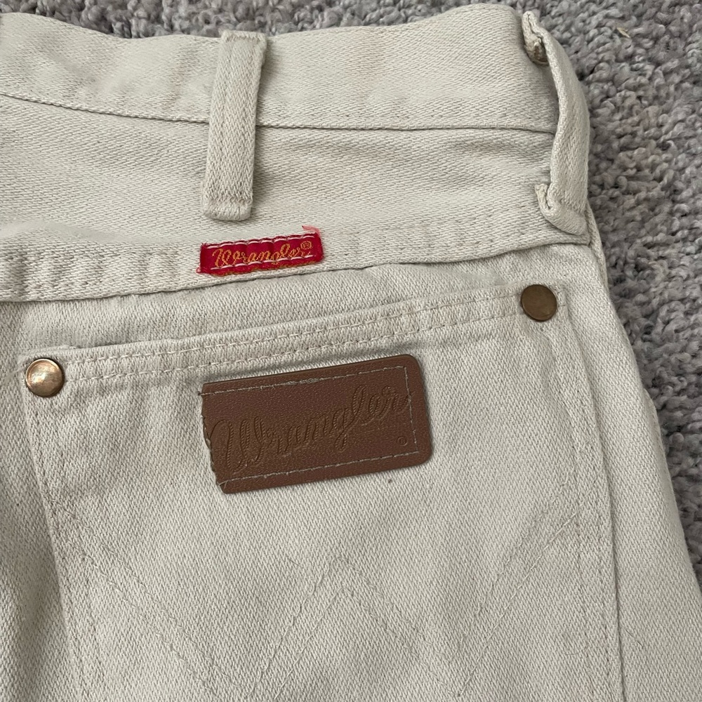 Cream High Waisted Straight Legged Wrangler Jeans